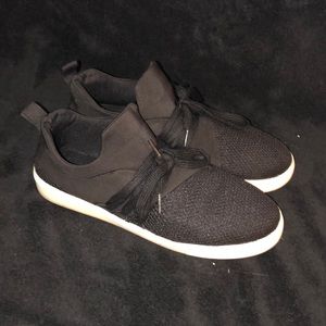 Black Women’s Sneaker Sz 11